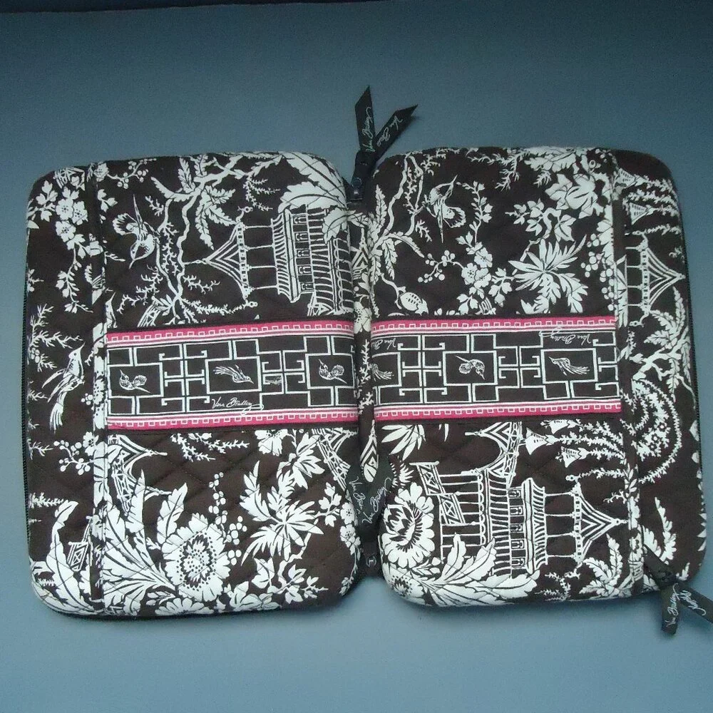 Vera Bradley laptop computer travel hardshell case.
